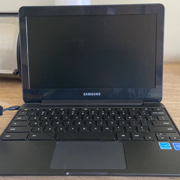 Samsung chrome book - Picture 3 of 8